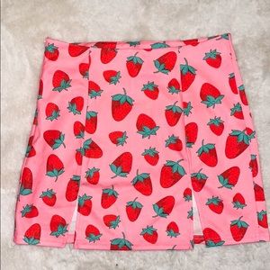 Strawberry Print M-Slit Mini Skirt 🍓